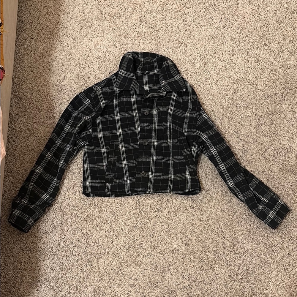 H&M Black and White Plaid Cropped Flannel